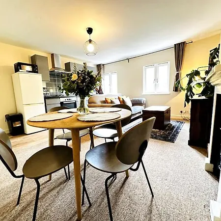 Airy Central Two-Bed Suite Bristol Exterior photo