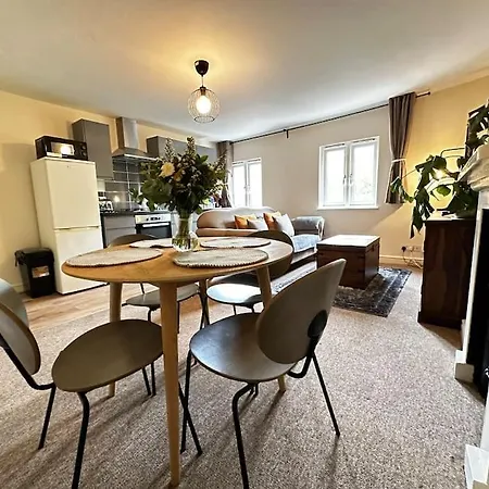 Airy Central Two-Bed Suite Bristol Exterior photo