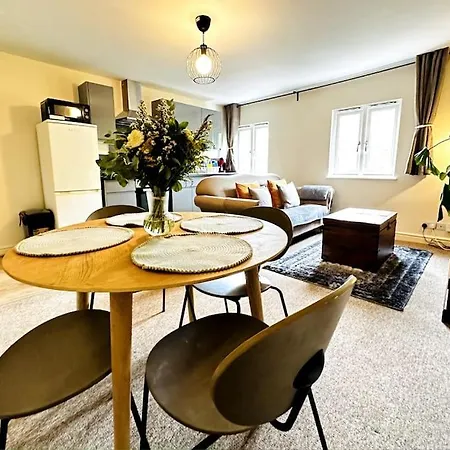 Airy Central Two-Bed Suite Bristol Exterior photo