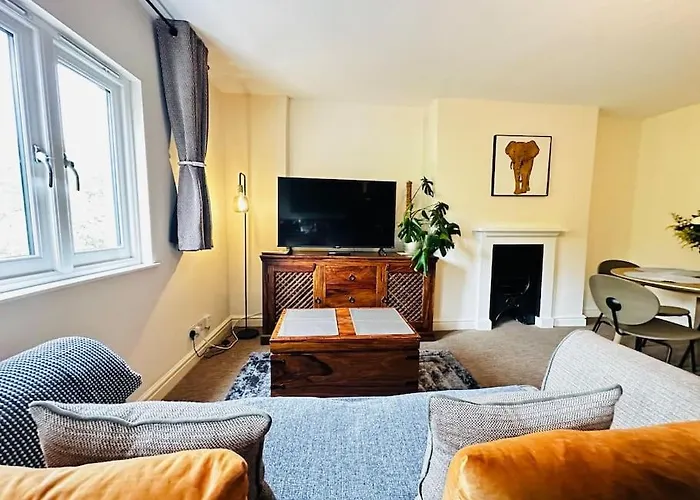 Airy Central Two-Bed Suite