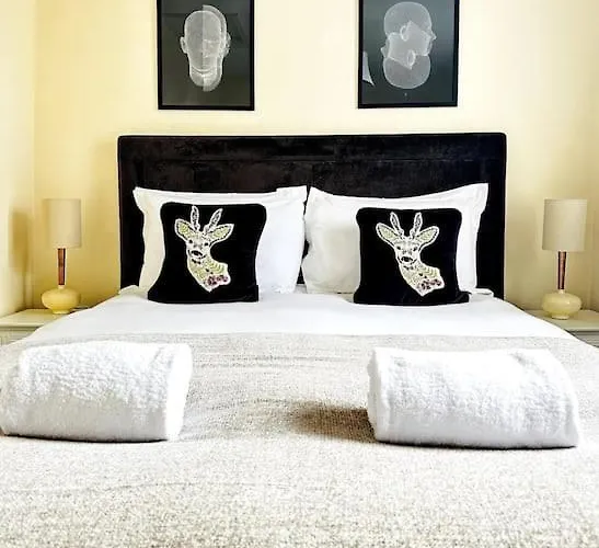 Airy Central Two-Bed Suite