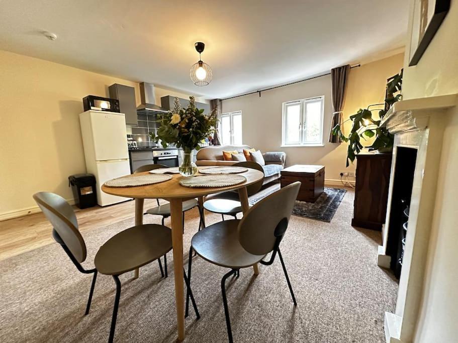 Airy Two-bed Apartamento Bristol