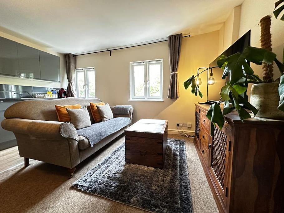 Airy Two-bed Apartamento *